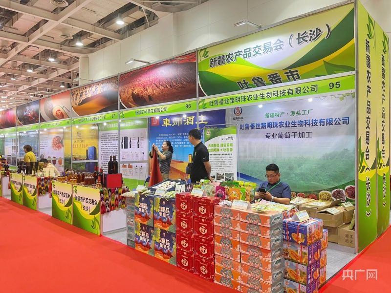 在数字化时代，农产品交易正经历着前所未有的变革。传统的小农市场正在逐渐被线上平台所取代，而这种转变究竟带来了哪些机遇和挑战？让我们通过几个具体案例来一探究竟。